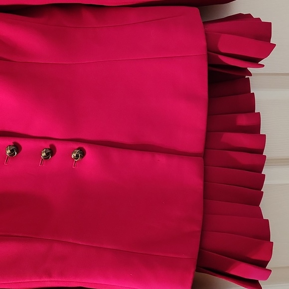 Tahari suit  beautiful cranberry color and skirt flirty pleats perfect condition - Picture 2 of 3